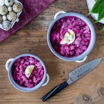 TYROLIT Life Iceline coltello Santoku insalata di aringhe con barbabietola